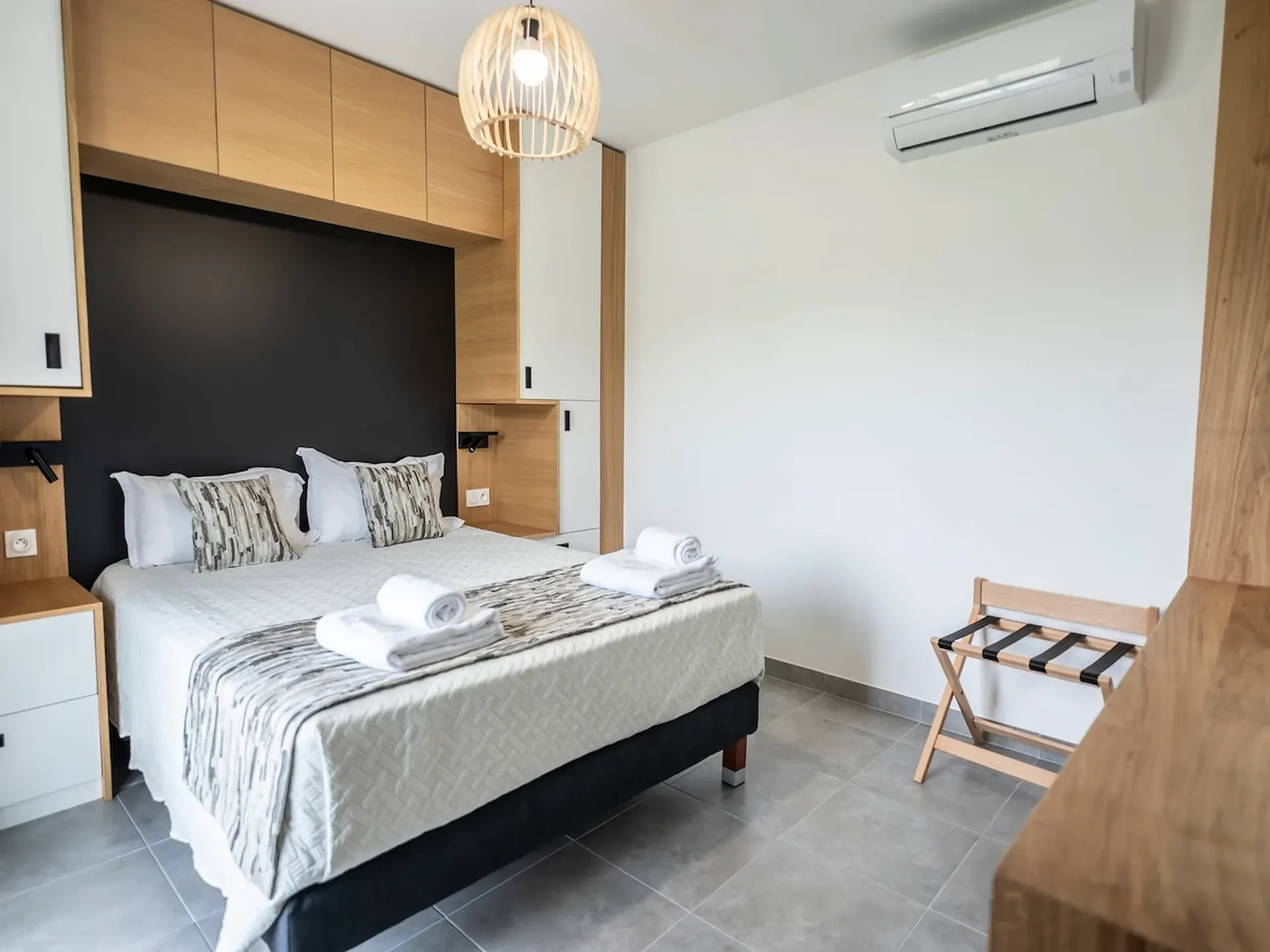 Séjour lumineux avec cuisine équipée appartement T2 Supérieur à Vescovato près de Bastia