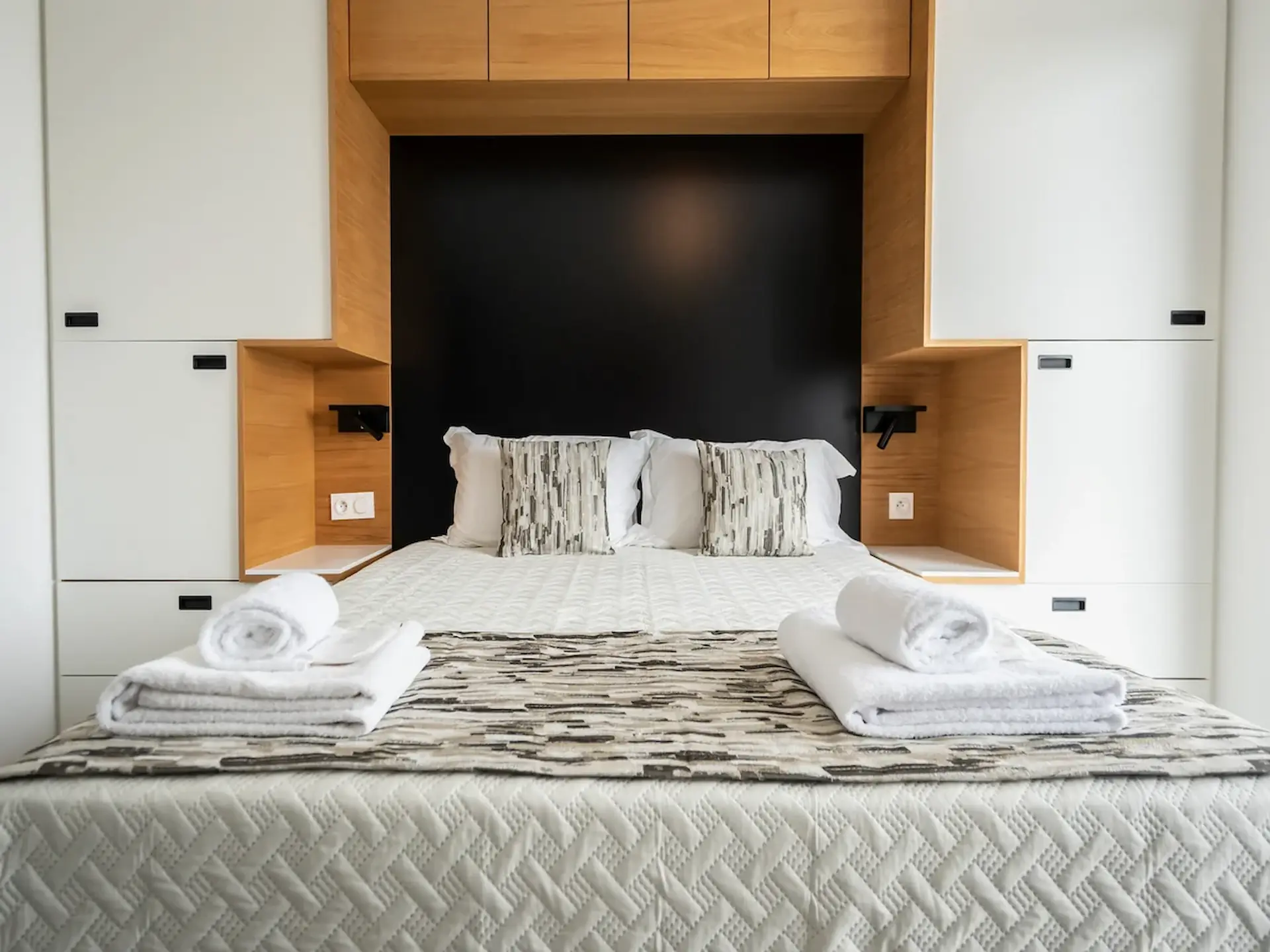 Chambre double climatisée avec télévision appartement T2 à Bastia