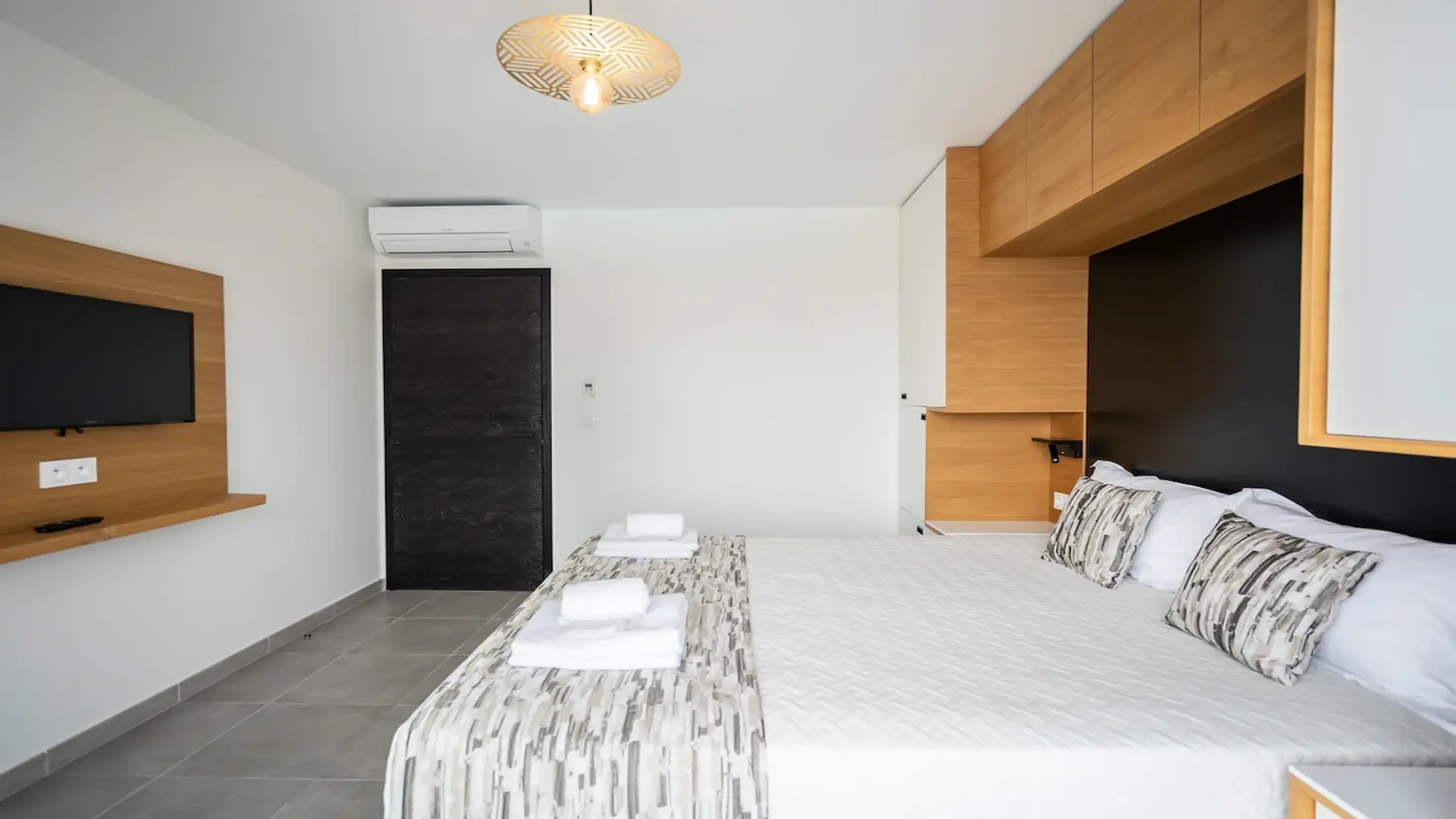 Chambre double climatisée avec télévision appartement T3 Vescovato près de Bastia