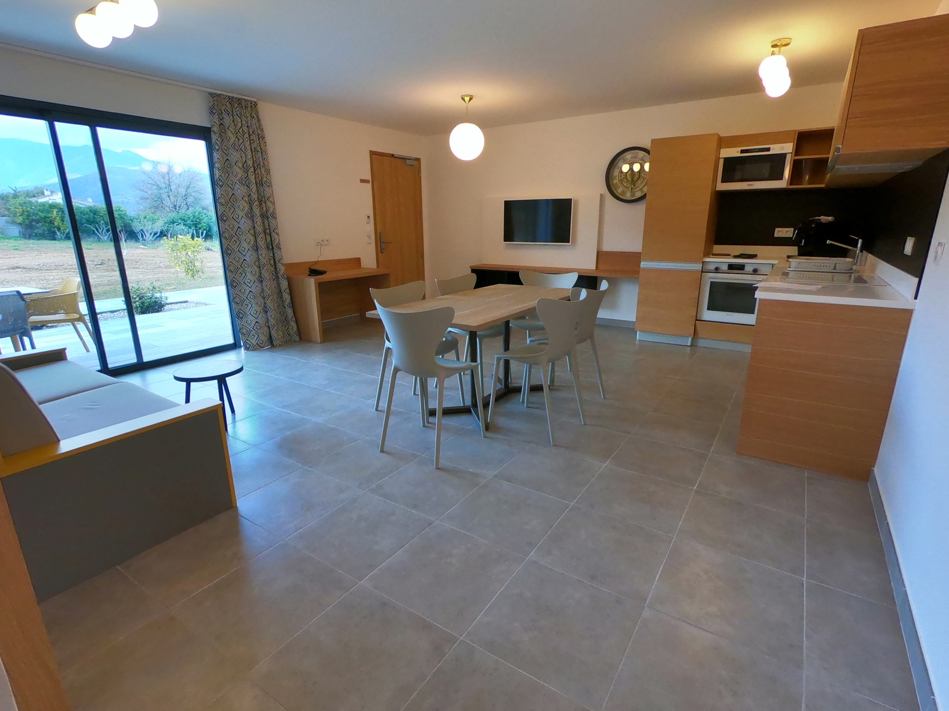 Superior two-bedroom apartment (T3) in Corsica near Bastia